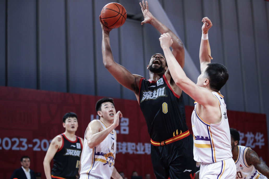 MK体育下载-包含深圳男篮发布备战花絮，清晨单刀错失，社区盾任务艰巨，医务组通报恢复的词条